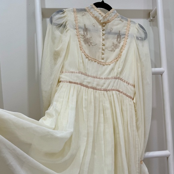 1970s Vintage Gunne Sax by Jessica McClintock Cream Balloon Sleeve Dress Size 9 - Picture 3 of 5